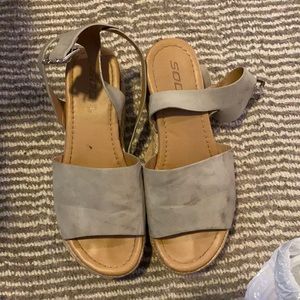 Soda sandals